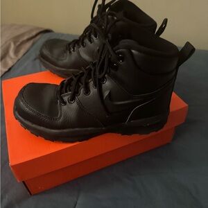 Nike Boys All-Black Leather Boots